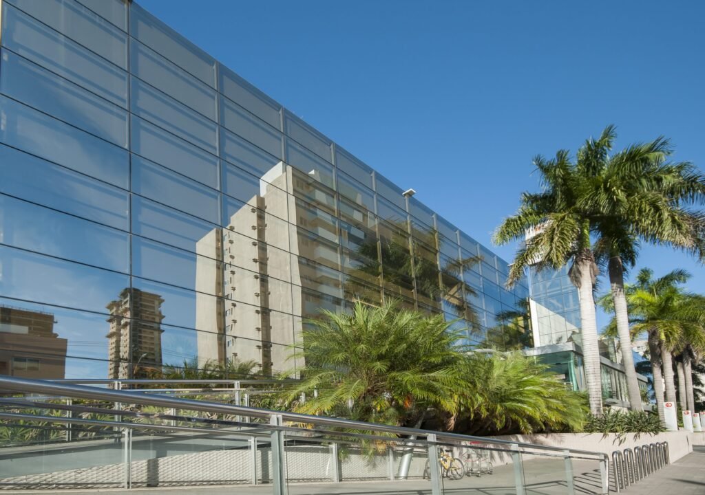 Vidros sustentáveis e eficientes ganham destaque na construção