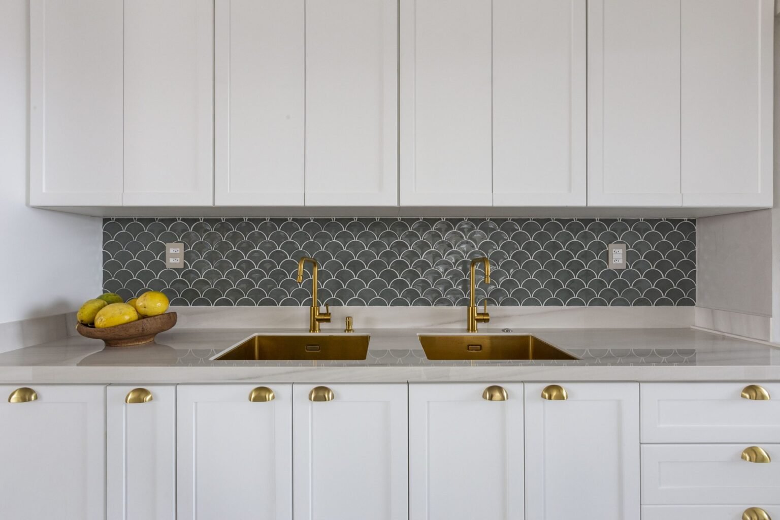 A exuberância e brilho do Dourado nos projetos de décor